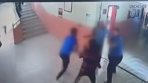 Okulda dehşet! Müdürü zincirlerle darp ettiler!