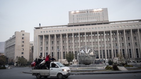 53 yıllık Esad rejimi sona erdi