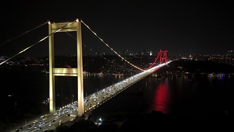 Fatih Sultan Mehmet Köprüsü "sarı-kırımızı" oldu