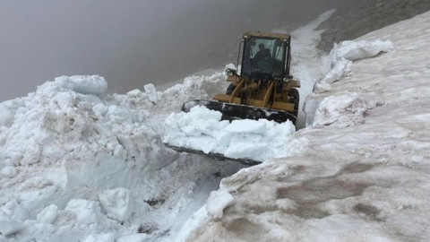 Türkiye’nin güneyi sıcaktan kavrulurken, kuzeyinde ‘kar’ mesaisi sürüyor
