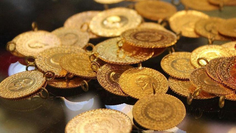 Türkiye'de 500 milyar dolarlık altın yastık altında!