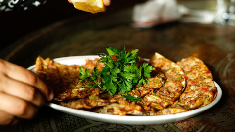 Lahmacunda sakatat, pide harcında tek tırnaklı eti kullanmışlar!