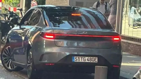 Milli gurur TOGG, yurt dışında: İlk defa bir TOGG'a yabancı plaka takıldı!