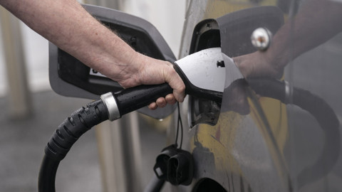 Şarj istasyonuna bağlı kalma devri bitiyor: Otomobil devinden bomba hamle