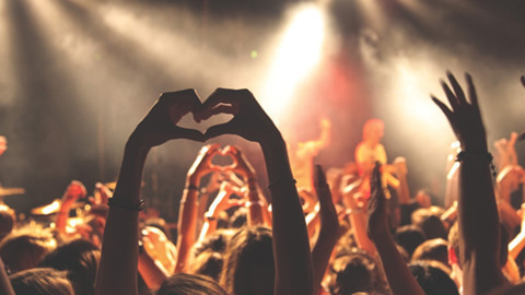 Şöhretin bedeli sandığınızdan çok daha ağır: Ünlü şarkıcılar neden erken ölüyor?