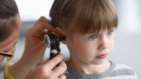 Çocuklarda sık görülen orta kulak iltihabı alarmı: Bu belirtilere dikkat!