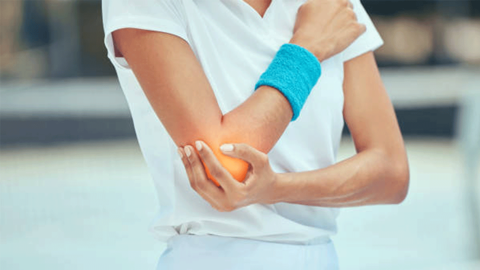 Uzmanlar uyarıyor! Dirsek ağrısı ihmal edilmemeli: Tenisçi dirseği belirtileri ve önlemleri