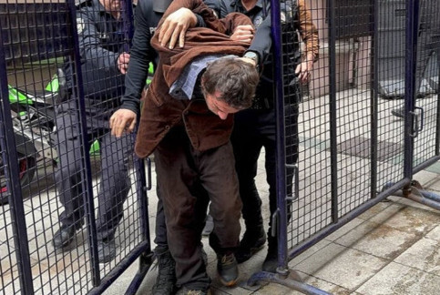 Beyoğlu'nda polise saldıran zanlının annesi konuştu: Benimle ölümü deneyimlemek istiyordu - Resim : 3