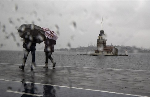 Dört bölgeye gök gürültülü sağanak uyarısı
