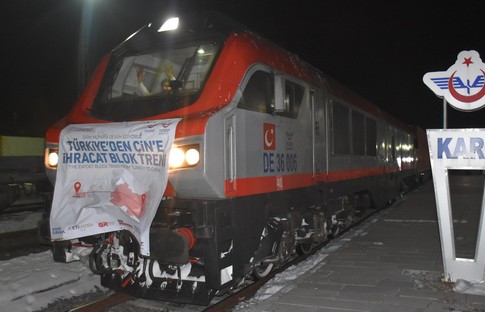 İhracat treni Kars'tan Gürcistan'a uğurlandı