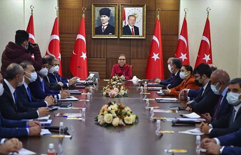 Pekcan: 1 milyon 300 bin esnafımızın kredi borcu ertelendi
