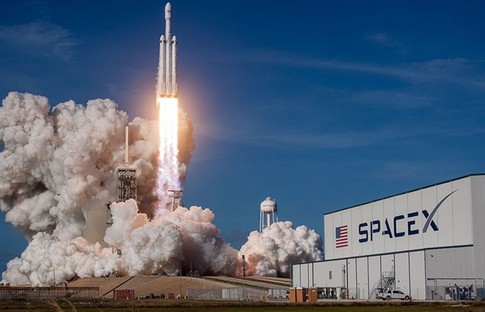 SpaceX’in roketi iniş sırasında infilak etti