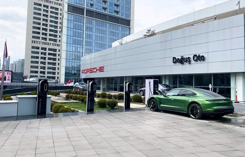 Porsche, elektrikli otomobiller için Türkiye'ye şarj ağı kurdu
