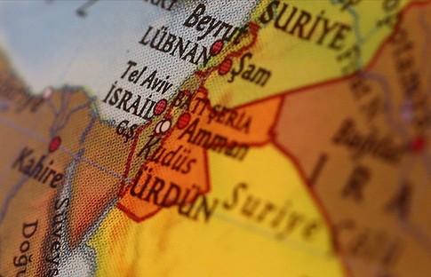 İsrail, Suriye'de havalimanlarını hedef aldı