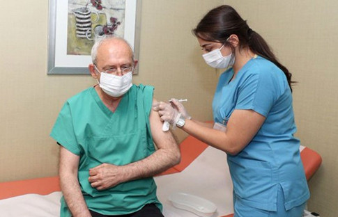Kılıçdaroğlu 3. doz COVID-19 aşısını yaptırdı