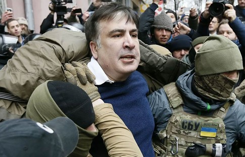 Gürcistan'a dönen Saakaşvili ülkesinde gözaltına alındı