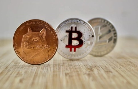 Bir tweet attı, iki altcoin şahlandı
