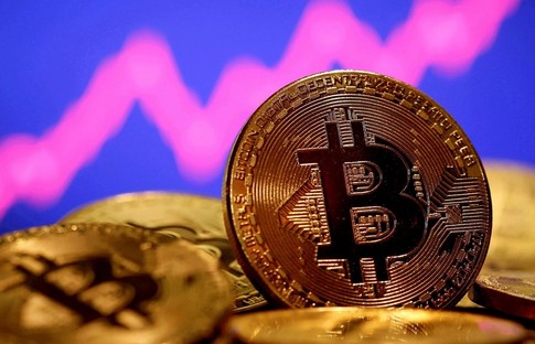 Bitcoin, 67 bin doları görüp geri çekildi