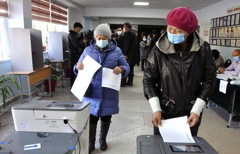 Kırgızistan'da 6 parti meclise girdi
