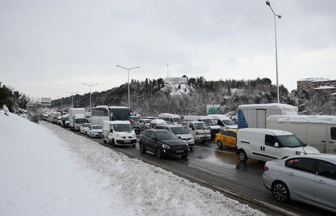 İstanbul Valisi Yerlikaya’dan araçların çekilmesi için 3. uyarı