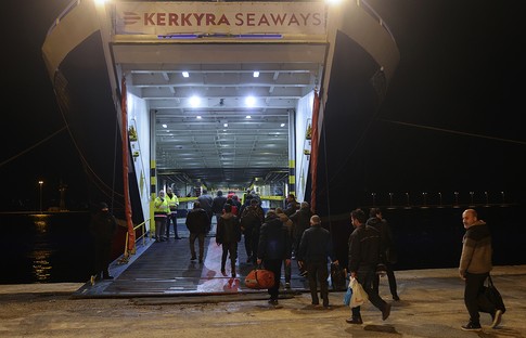 Yunanistan'da yanan feribottan kurtarılan Türk vatandaşları yurda getiriliyor