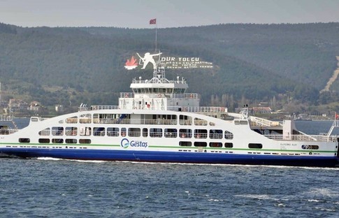 Feribot seferlerine fırtına engeli