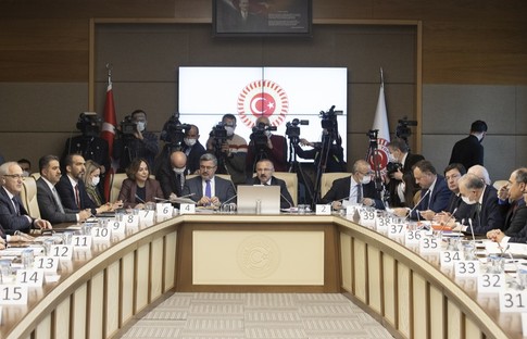 Propaganda yasaklarına cumhurbaşkanının da dahil edilmesi önergesi reddedildi