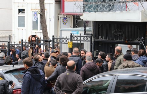 HDP Genel Merkezi önünde arbede: 6 gözaltı
