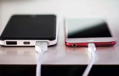 AB, akıllı telefonlara tek tip şarj getiriyor