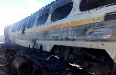İran'da yolcu treni raydan çıktı: 21 ölü