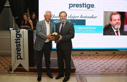 DÜNYA'ya Yılın Medya Ödülü