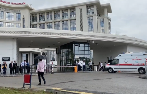 Bakanlık önünde ambulanslı eylem