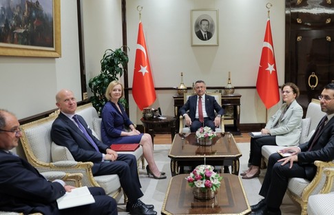 Oktay, İngiltere Dışişleri Bakanı Truss ile görüştü