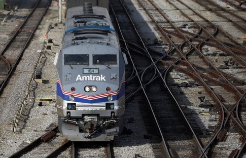ABD'de yolcu treni otomobile çarptı: 3 ölü