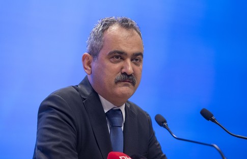 Bakan Özer: Benim derdim ekmek üretmek değil