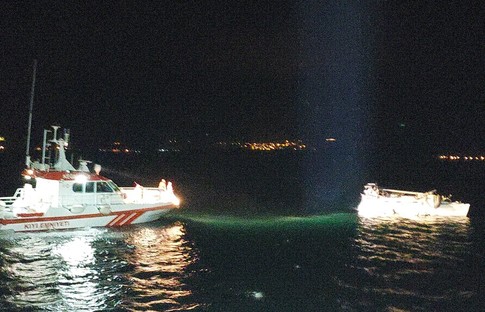 Rus tankeri Çanakkale Boğazı'nda özel tekne ile çarpıştı
