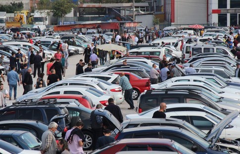 İkinci el oto pazarında daralma hızlandı