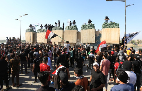Bağdat'taki protestolara polis müdahalesi