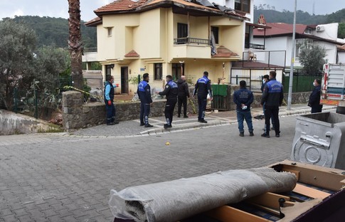 Marmaris'te bir evde çok sayıda kedi köpek ölüsü bulundu