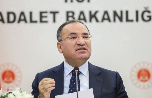 Bakan Bozdağ: Yağma ve hırsızlıktan 57 kişi tutuklandı