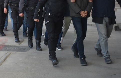 FETÖ operasyonunda 12 gözaltı