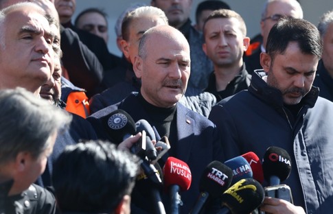 Soylu'dan hasarlı bina uyarısı: Yanından dahi geçilmemeli