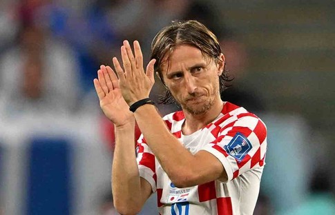 Modric'ten depremzedeler için forma bağışı