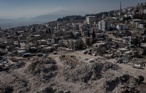 Depremde hayatını kaybedenlerin sayısı 47 bin 975