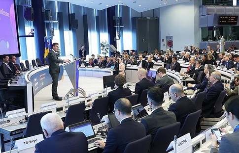 Depremzedeler için 7 milyar euro yardım taahhüdü