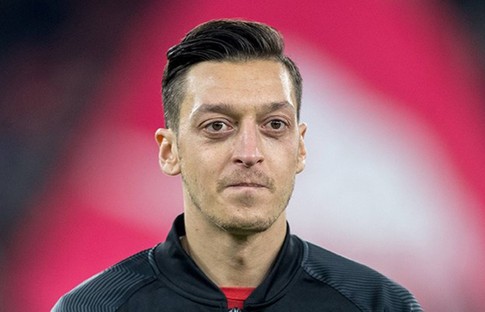 Mesut Özil futbolu bıraktı