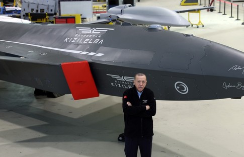 Cumhurbaşkanı Erdoğan, Bayraktar Milli Teknoloji Merkezi'ni ziyaret etti