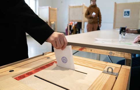 Finlandiya'da Ulusal Koalisyon Partisi önde