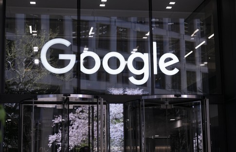 Google çalışanları Londra'da işten çıkarmaları protesto etti