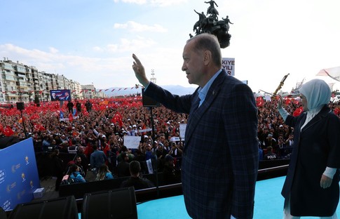 Cumhurbaşkanı Erdoğan: Gençlik kiminle yürüyeceğini biliyor